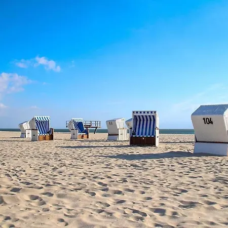 Family Getaway In Tinnum 3 Bedrooms, 2 Baths, Sleeps 7 Vakantiehuis Sylt